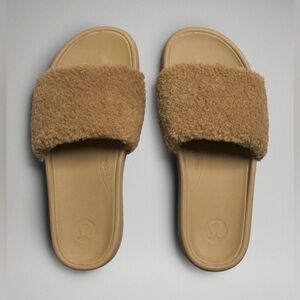 Lululemon Restfeel Fleece Slide Sandals Size 7 +box Filbert Tan/Gold/Filbert Tan